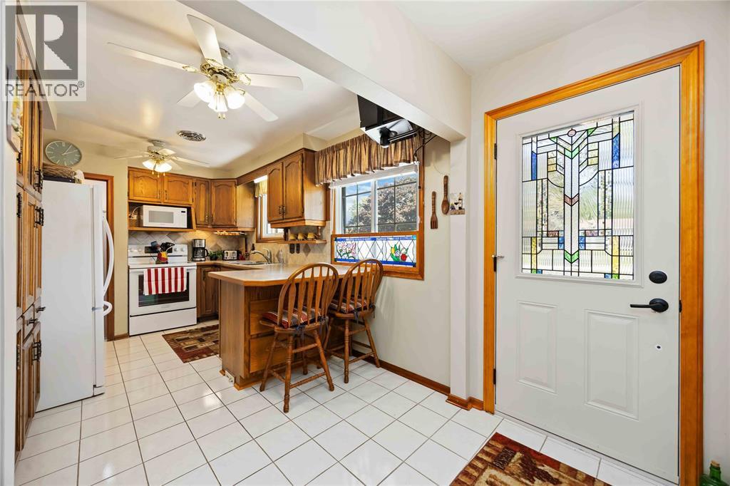 563 Riverside Drive, St Clair, ON - Indoor Photo Showing Kitchen