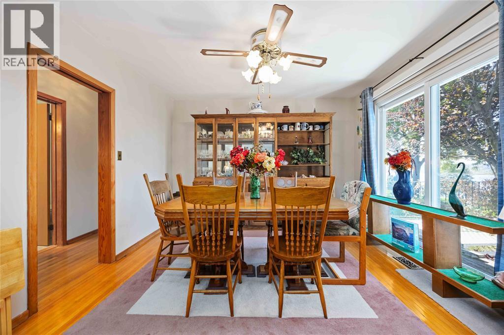 563 Riverside Drive, St Clair, ON - Indoor Photo Showing Dining Room