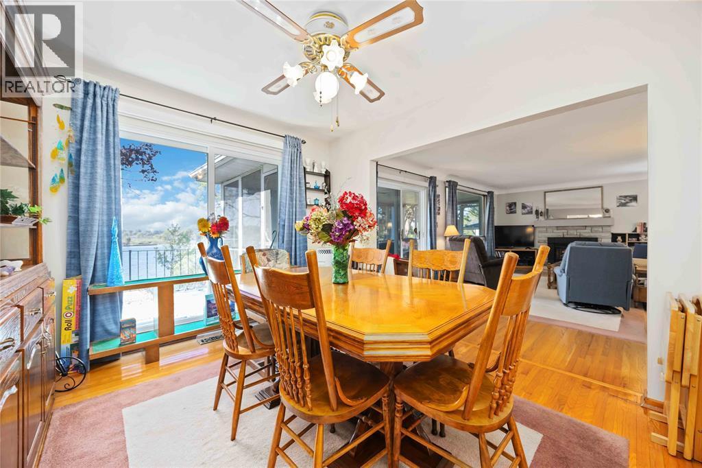 563 Riverside Drive, St Clair, ON - Indoor Photo Showing Dining Room