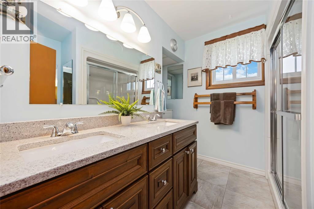 563 Riverside Drive, St Clair, ON - Indoor Photo Showing Bathroom