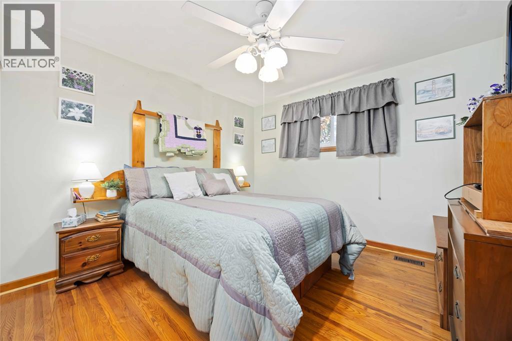 563 Riverside Drive, St Clair, ON - Indoor Photo Showing Bedroom