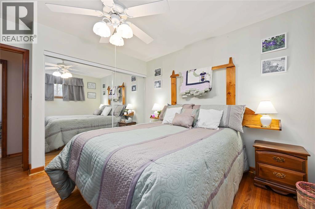 563 Riverside Drive, St Clair, ON - Indoor Photo Showing Bedroom