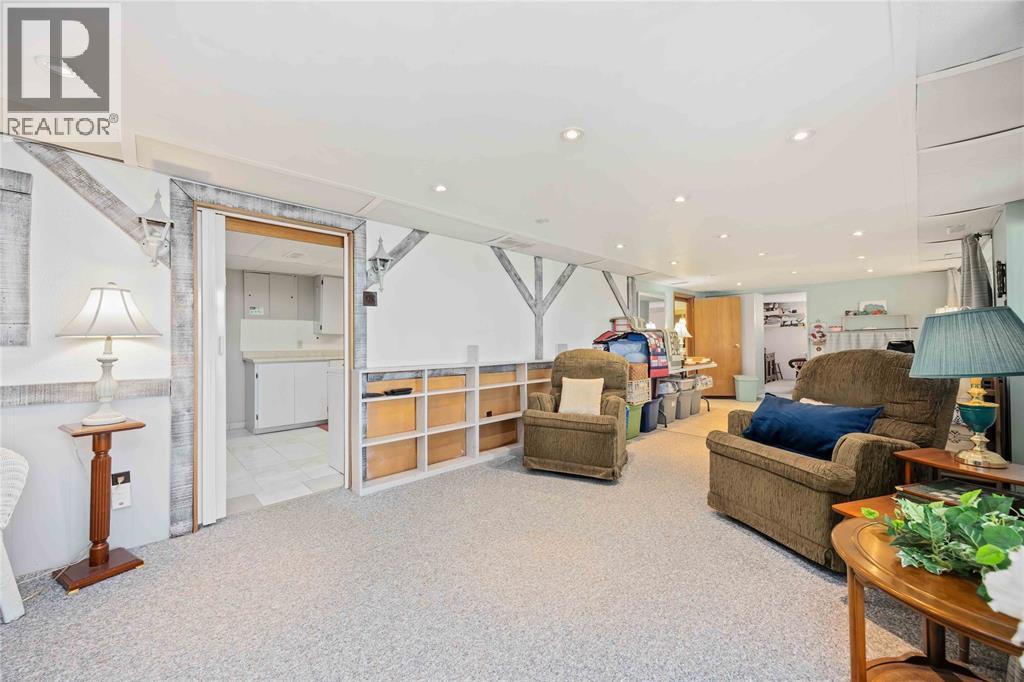 563 Riverside Drive, St Clair, ON - Indoor