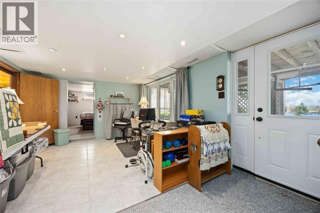 563 Riverside Drive, St Clair, ON - Indoor