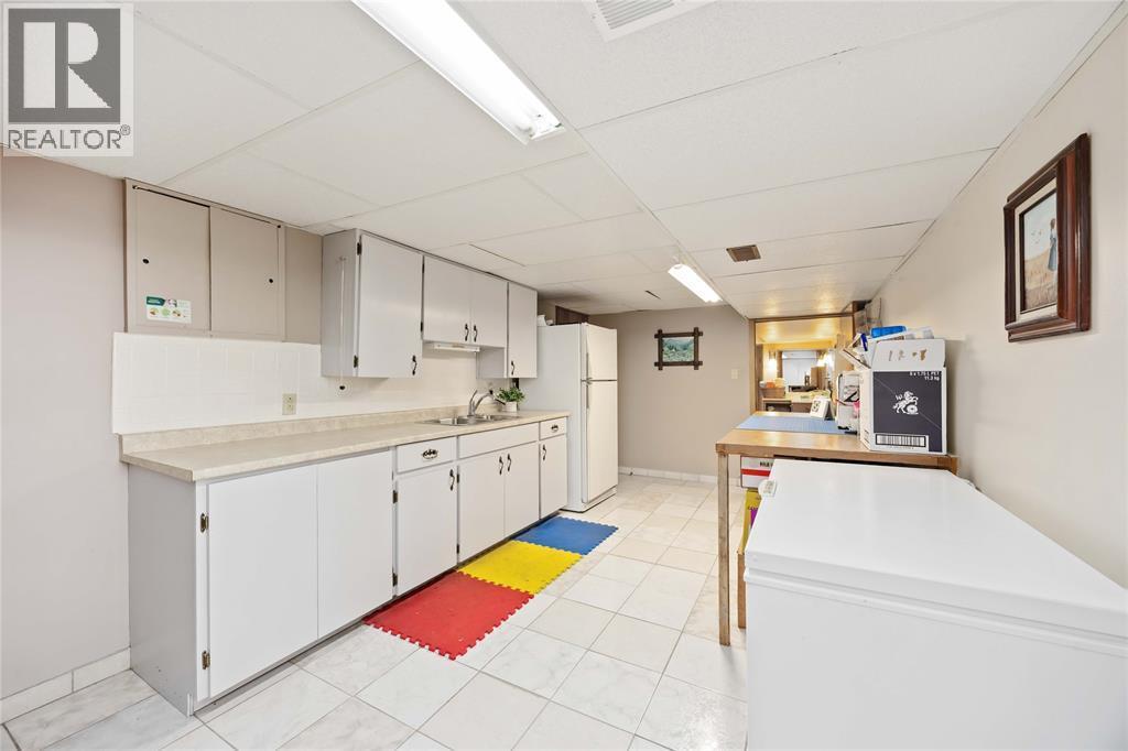 563 Riverside Drive, St Clair, ON - Indoor