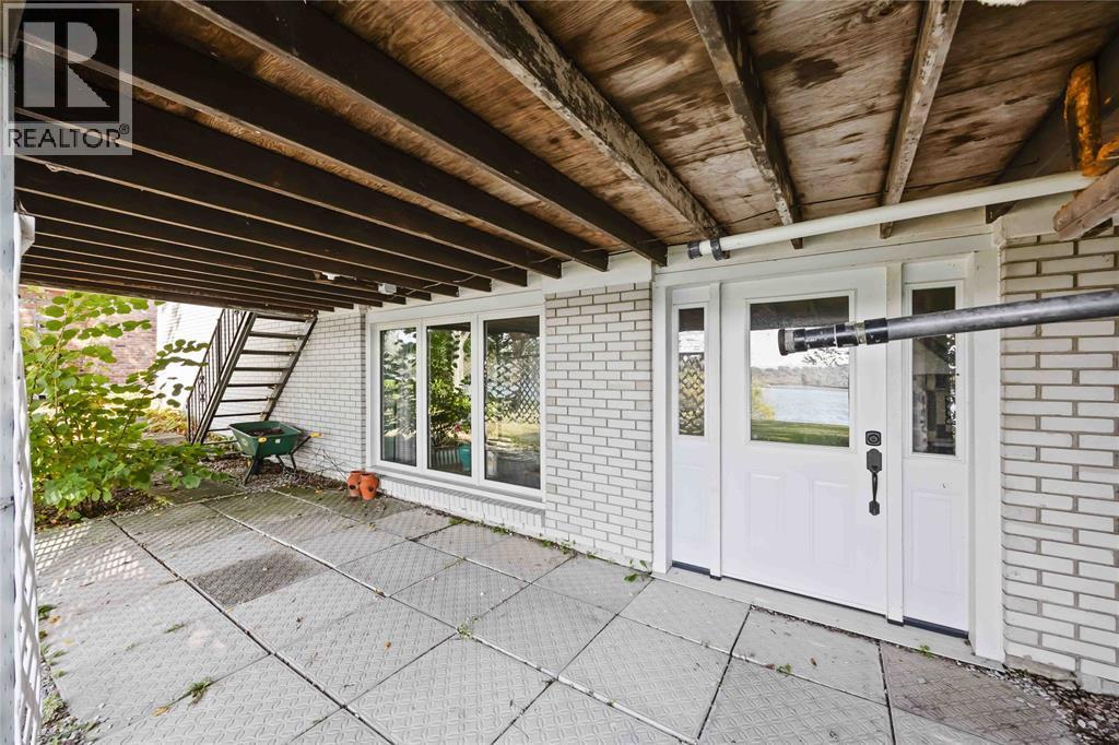 563 Riverside Drive, St Clair, ON - Outdoor With Exterior