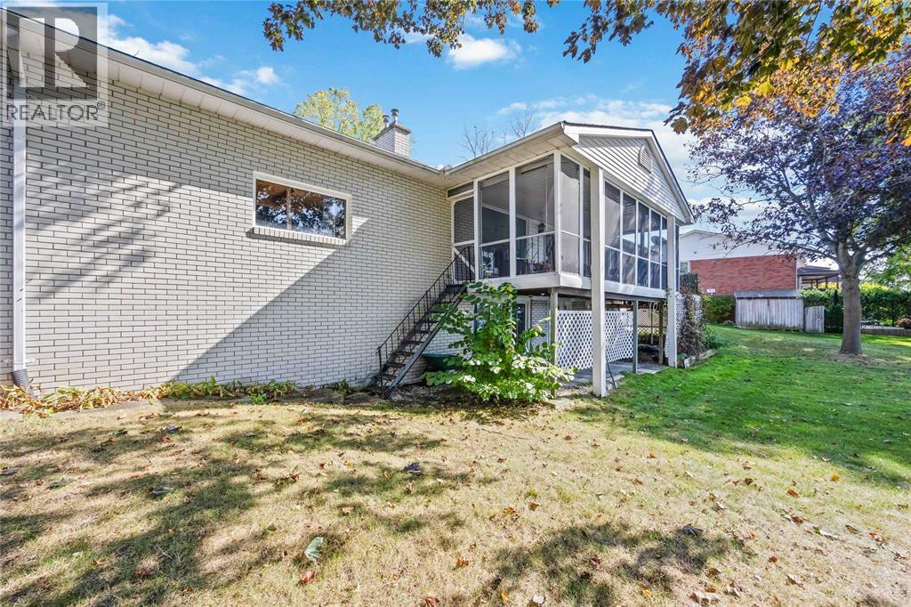 563 Riverside Drive, St Clair, ON - Outdoor