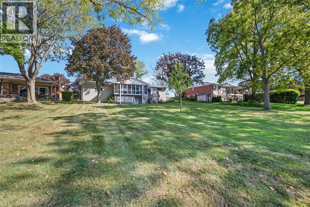 563 Riverside Drive, St Clair, ON - Outdoor