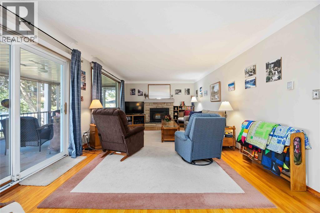 563 Riverside Drive, St Clair, ON - Indoor With Fireplace