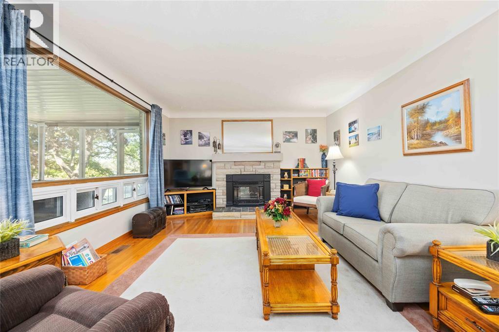 563 Riverside Drive, St Clair, ON - Indoor Photo Showing Living Room With Fireplace