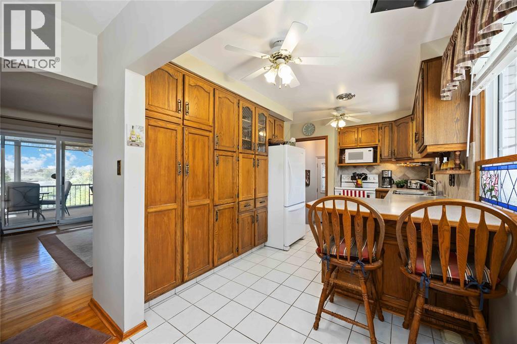 563 Riverside Drive, St Clair, ON - Indoor Photo Showing Kitchen