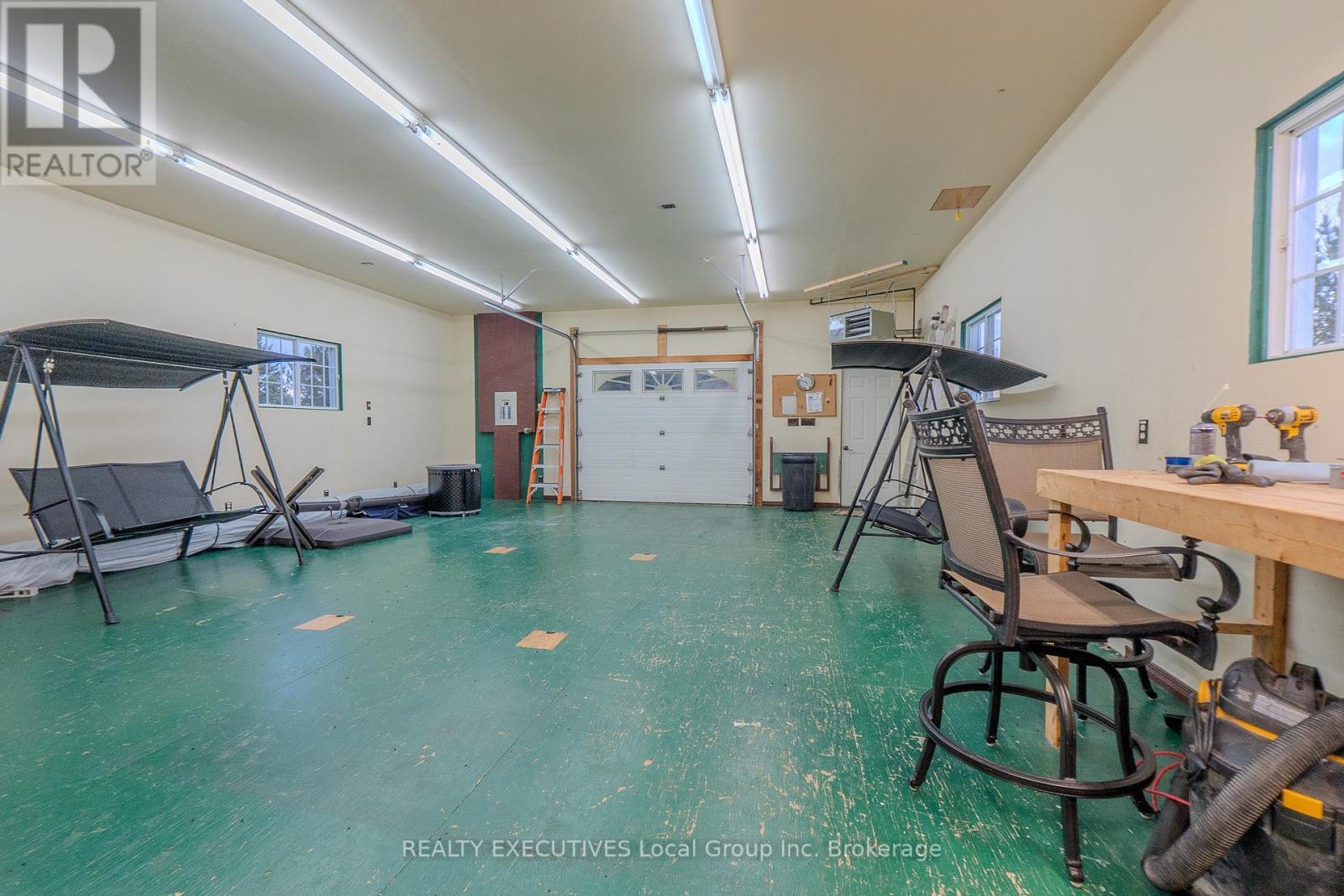 33 Dubeau Street, West Nipissing (Verner), ON - Indoor Photo Showing Garage