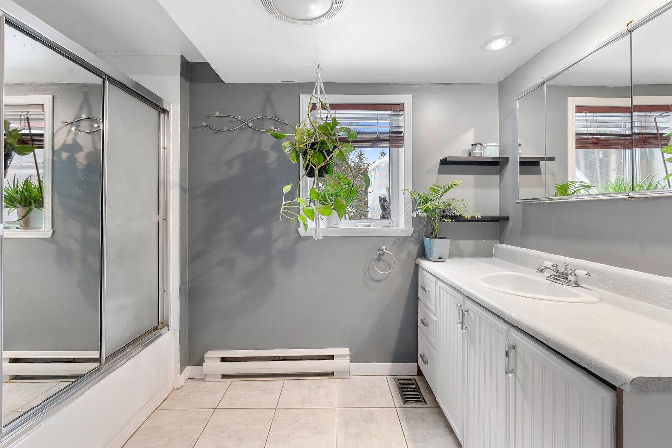 Salle de bains - 1017 Rue St-Georges, Saint-Bernard, QC - Indoor Photo Showing Bathroom