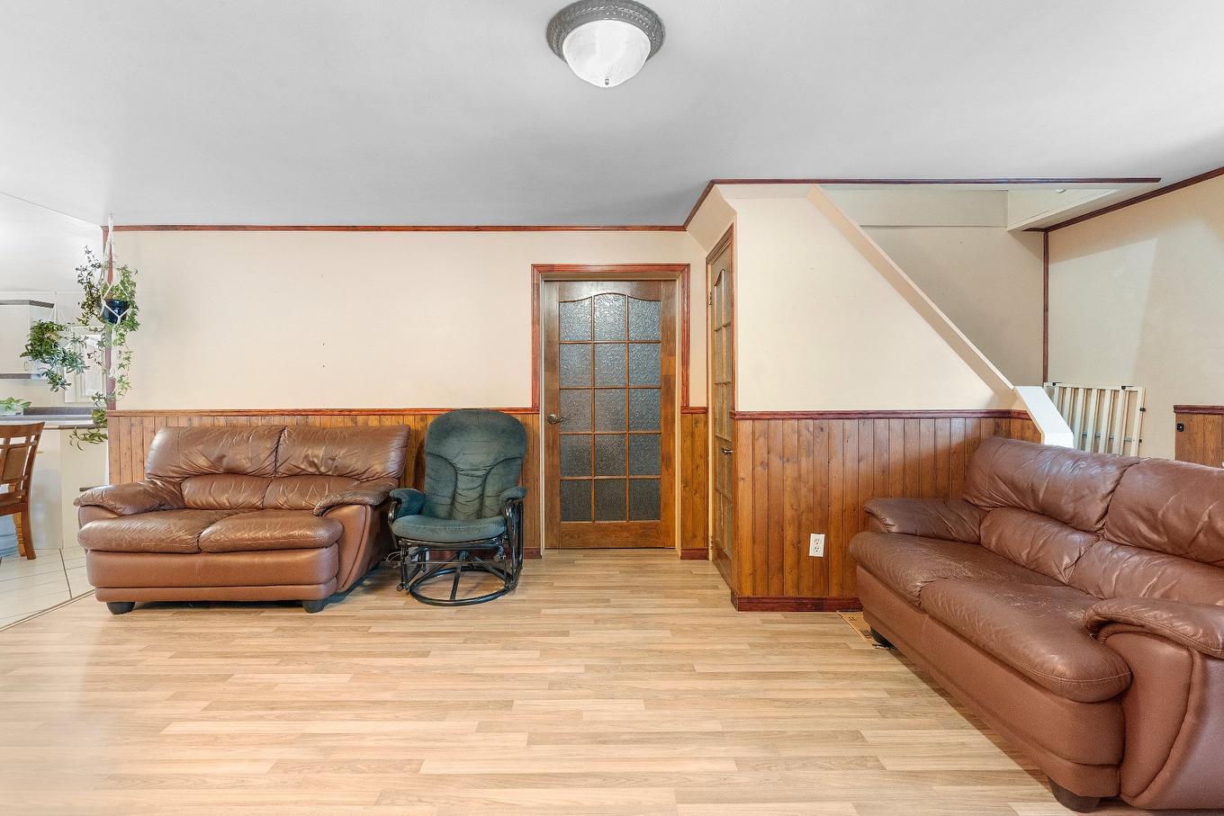 Salon - 1017 Rue St-Georges, Saint-Bernard, QC - Indoor Photo Showing Living Room