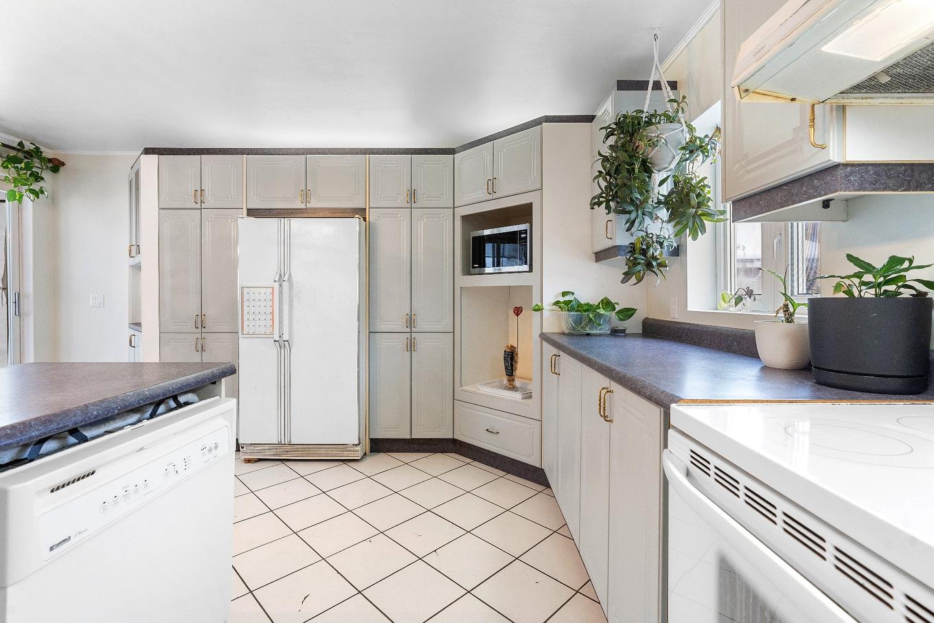 Cuisine - 1017 Rue St-Georges, Saint-Bernard, QC - Indoor Photo Showing Kitchen