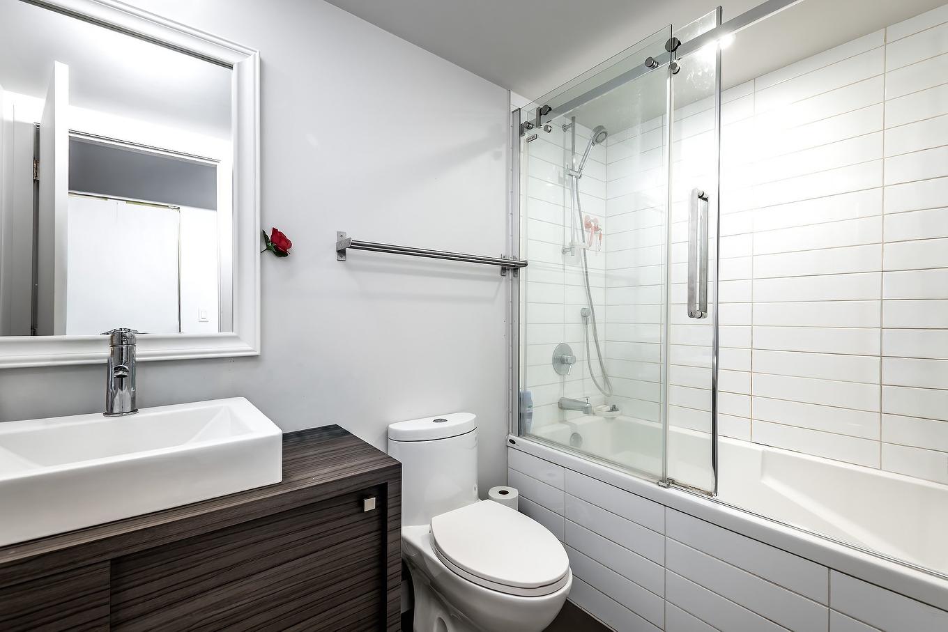 Salle de bains - 712-888 Rue Wellington, Montréal (Ville-Marie), QC - Indoor Photo Showing Bathroom