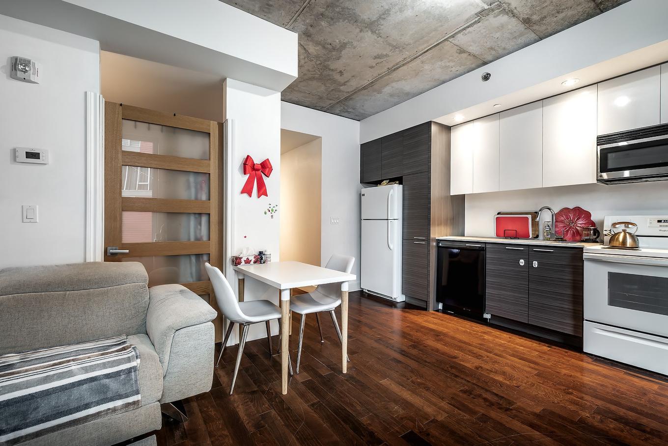 Vue d'ensemble - 712-888 Rue Wellington, Montréal (Ville-Marie), QC - Indoor Photo Showing Kitchen