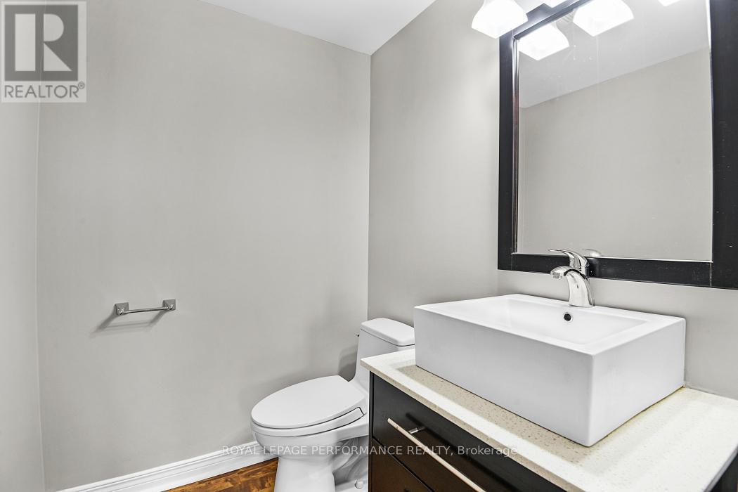 15 Fanterra Way, Ottawa, ON - Indoor Photo Showing Bathroom