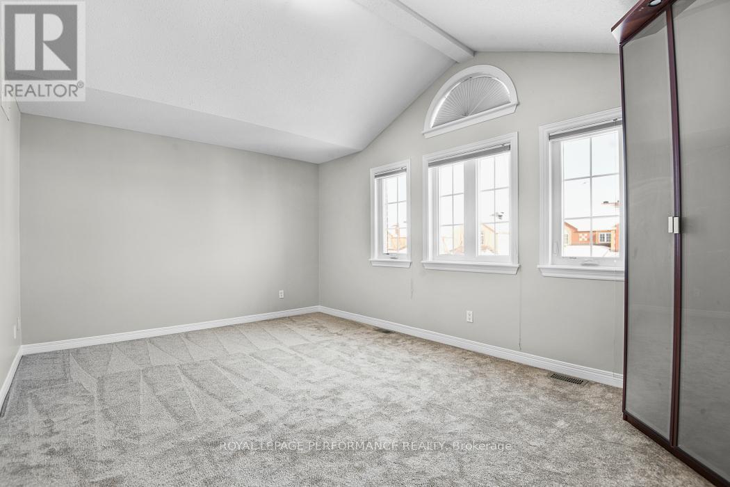 15 Fanterra Way, Ottawa, ON - Indoor Photo Showing Other Room