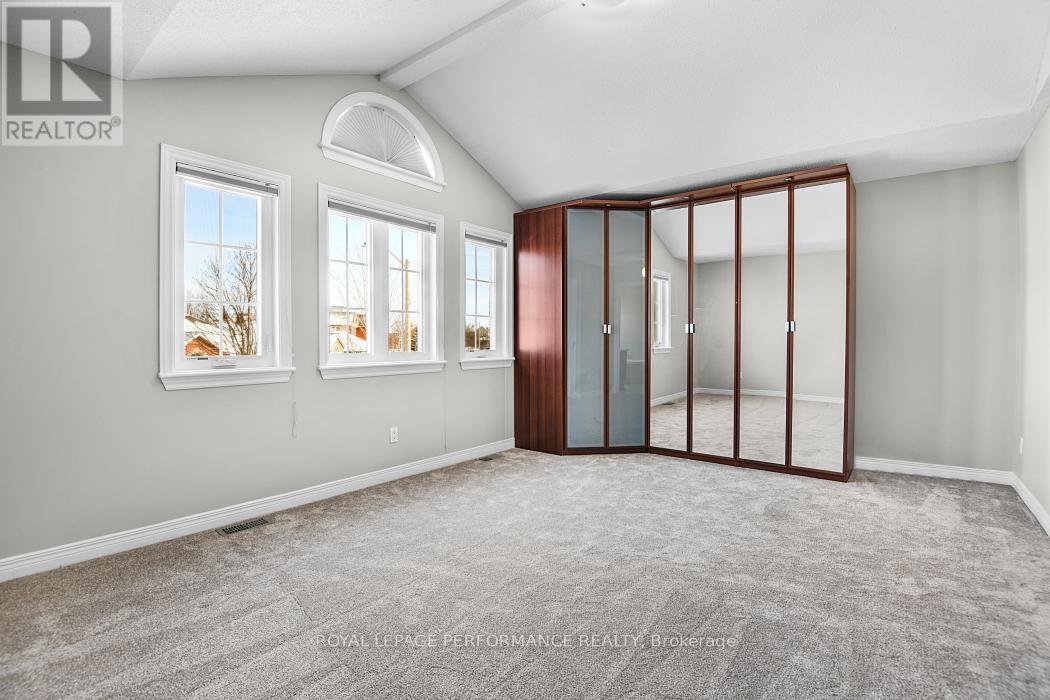 15 Fanterra Way, Ottawa, ON - Indoor Photo Showing Other Room