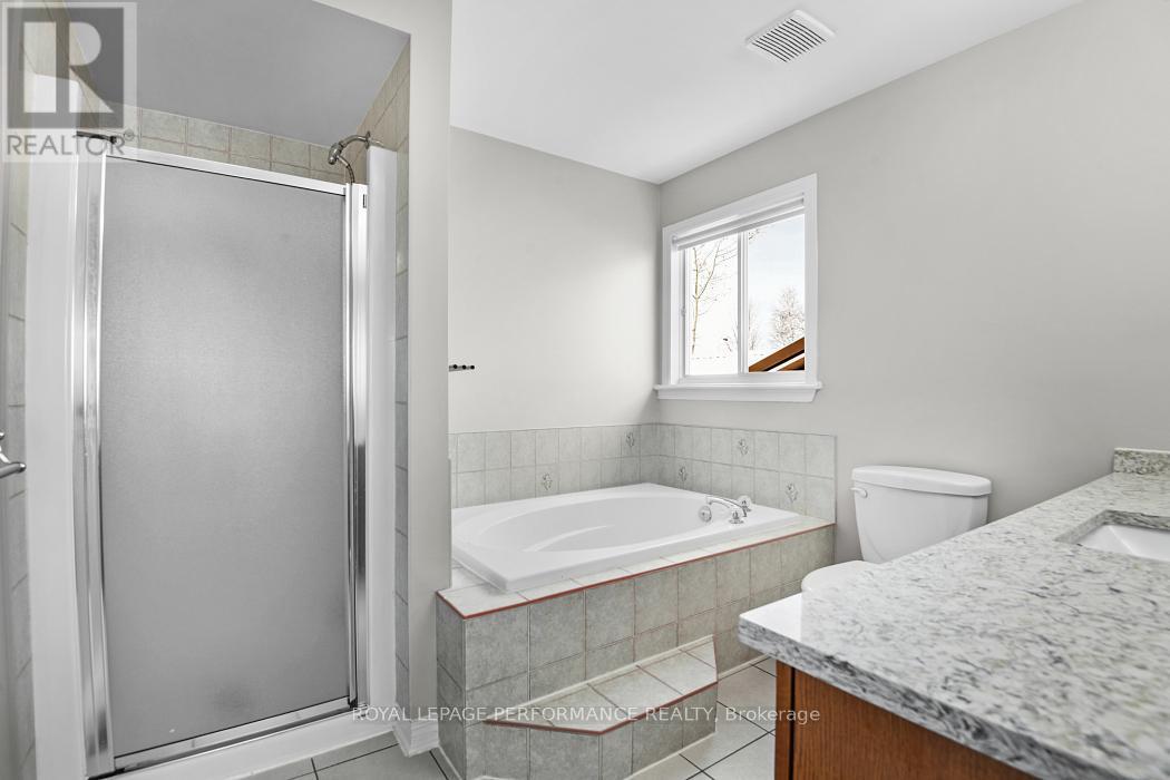 15 Fanterra Way, Ottawa, ON - Indoor Photo Showing Bathroom