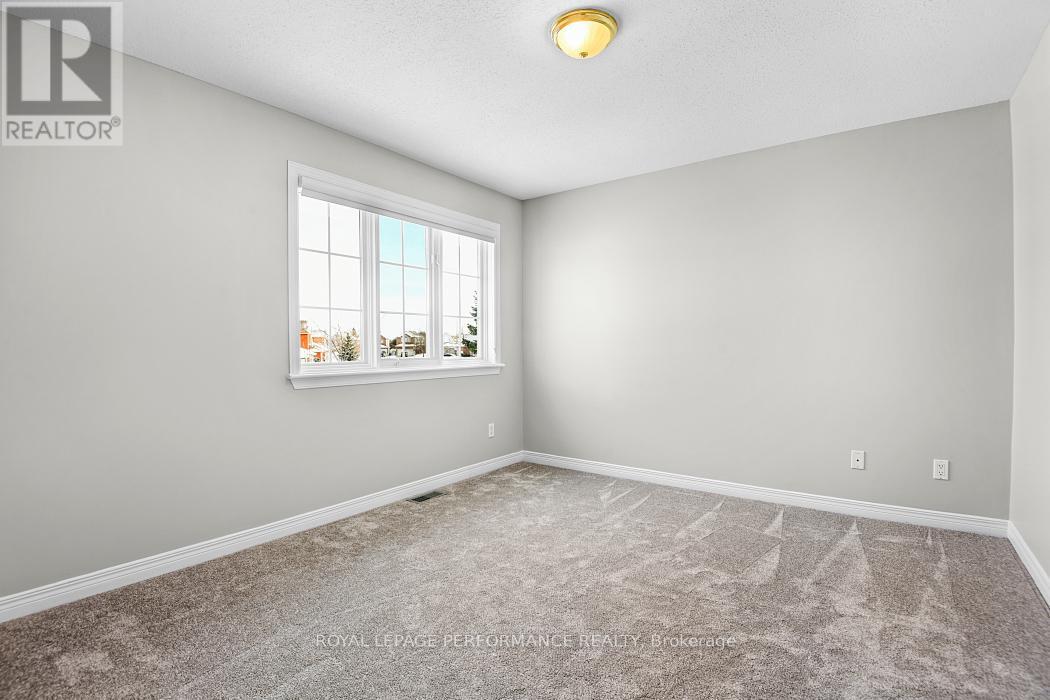 15 Fanterra Way, Ottawa, ON - Indoor Photo Showing Other Room