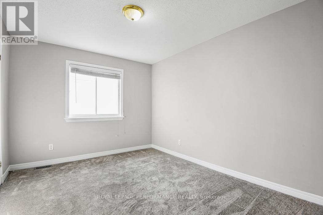 15 Fanterra Way, Ottawa, ON - Indoor Photo Showing Other Room