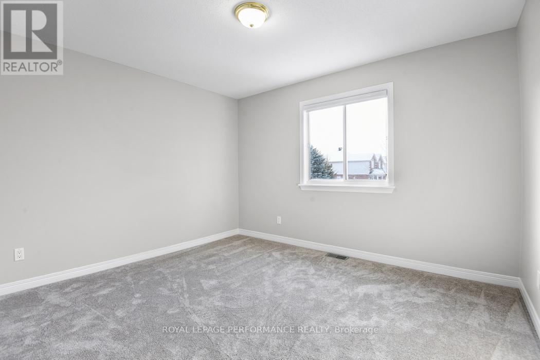 15 Fanterra Way, Ottawa, ON - Indoor Photo Showing Other Room