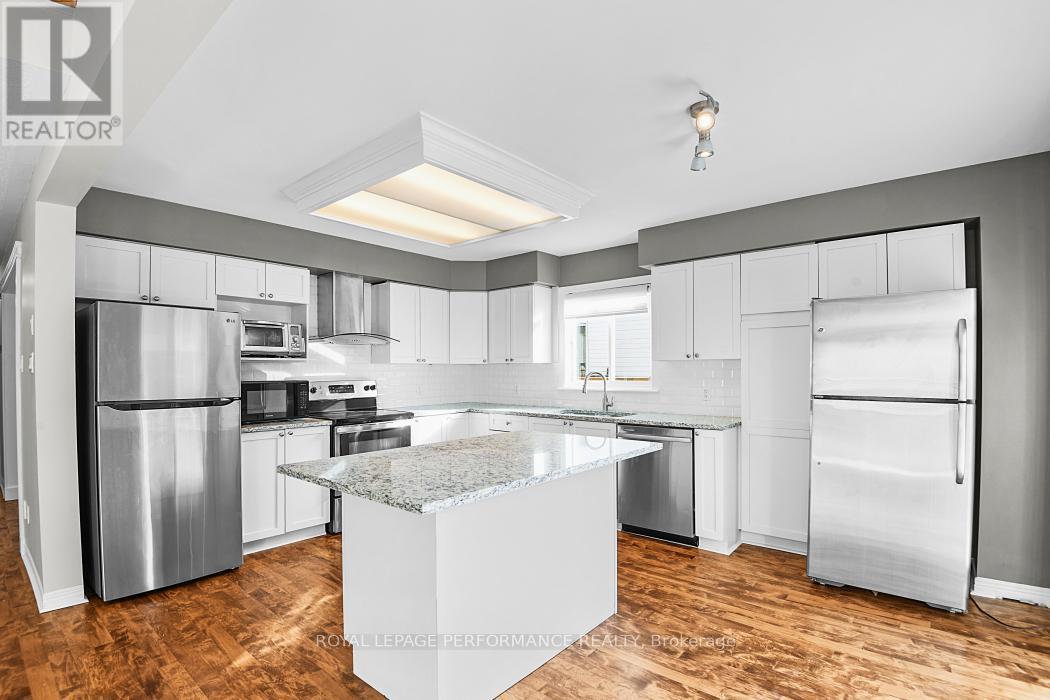 15 Fanterra Way, Ottawa, ON - Indoor Photo Showing Kitchen With Upgraded Kitchen