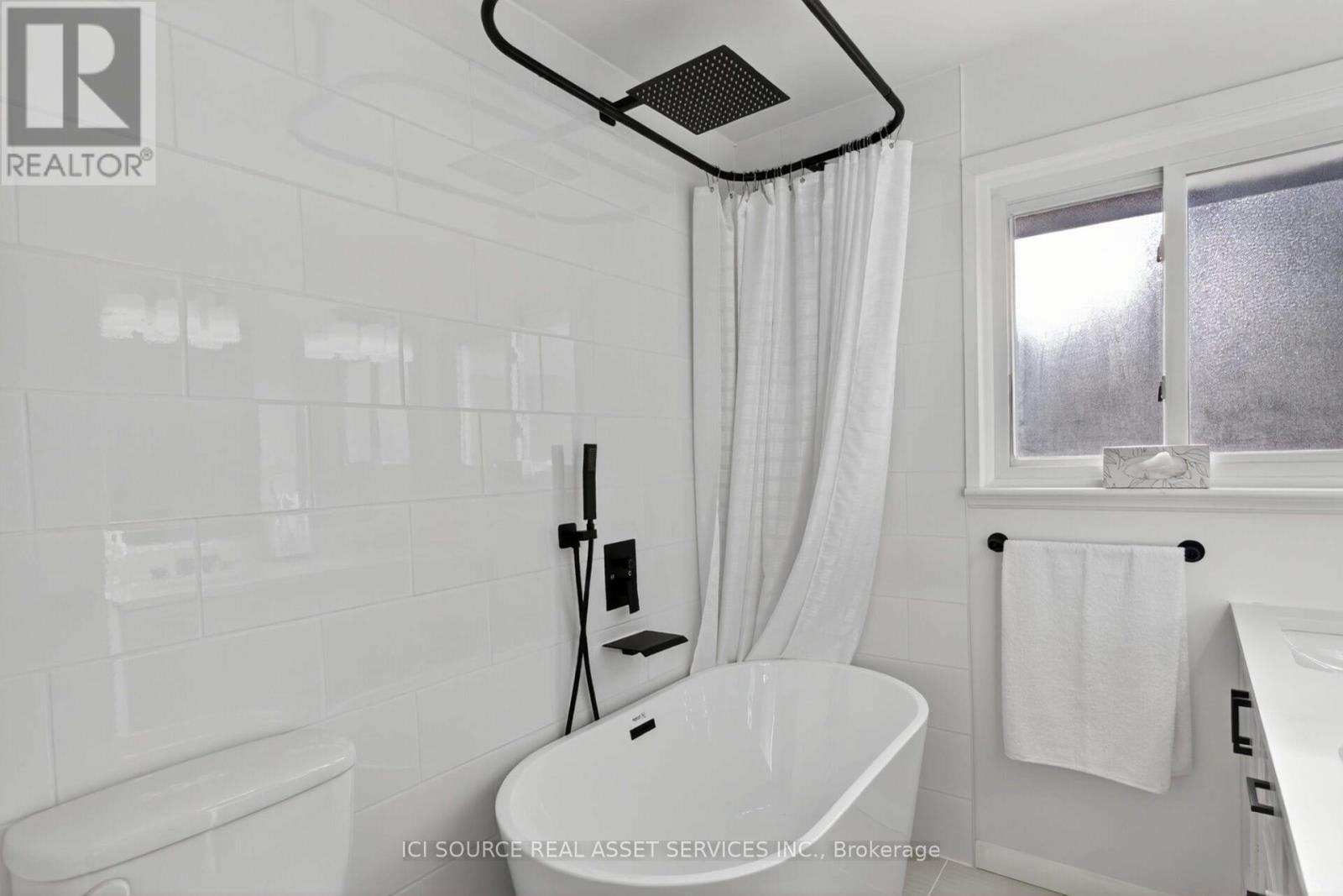 1092 Glendale Drive, Peterborough, ON - Indoor Photo Showing Bathroom