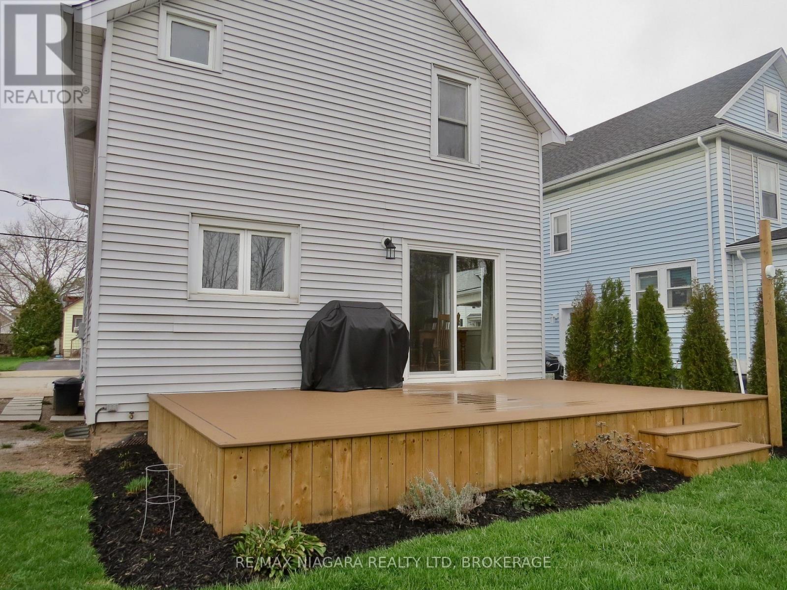 48 Wilton Avenue, Welland (Broadway), ON - Outdoor With Exterior