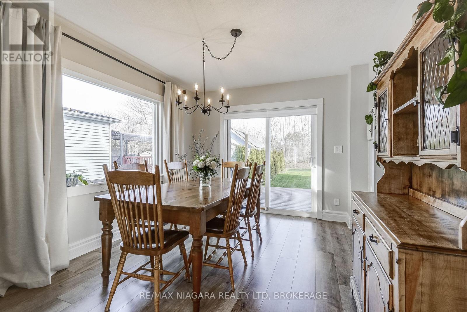 48 Wilton Avenue, Welland (Broadway), ON - Indoor Photo Showing Dining Room