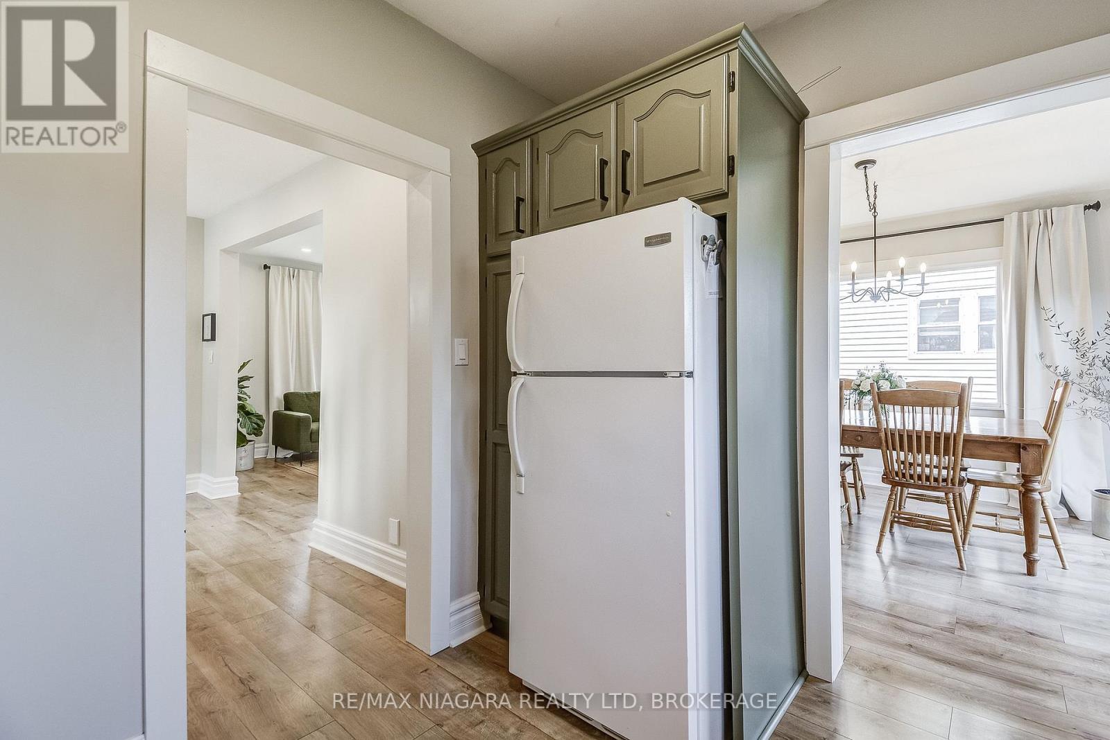 48 Wilton Avenue, Welland (Broadway), ON - Indoor