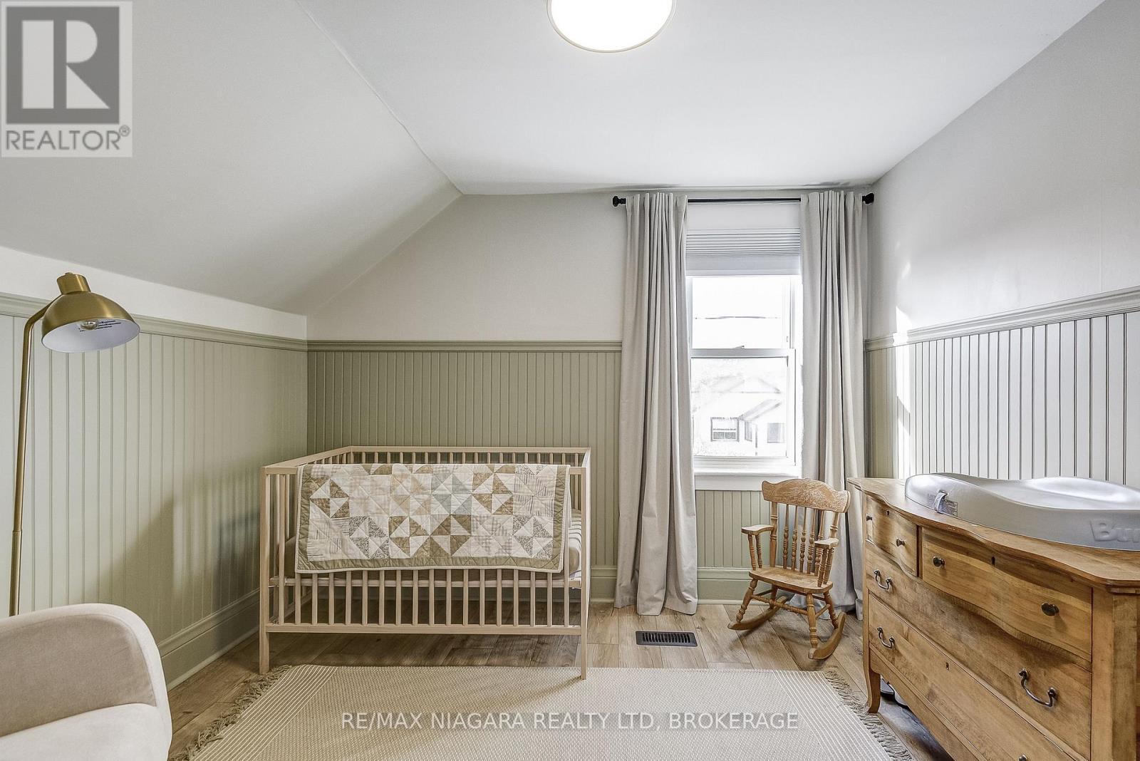 48 Wilton Avenue, Welland (Broadway), ON - Indoor Photo Showing Bedroom