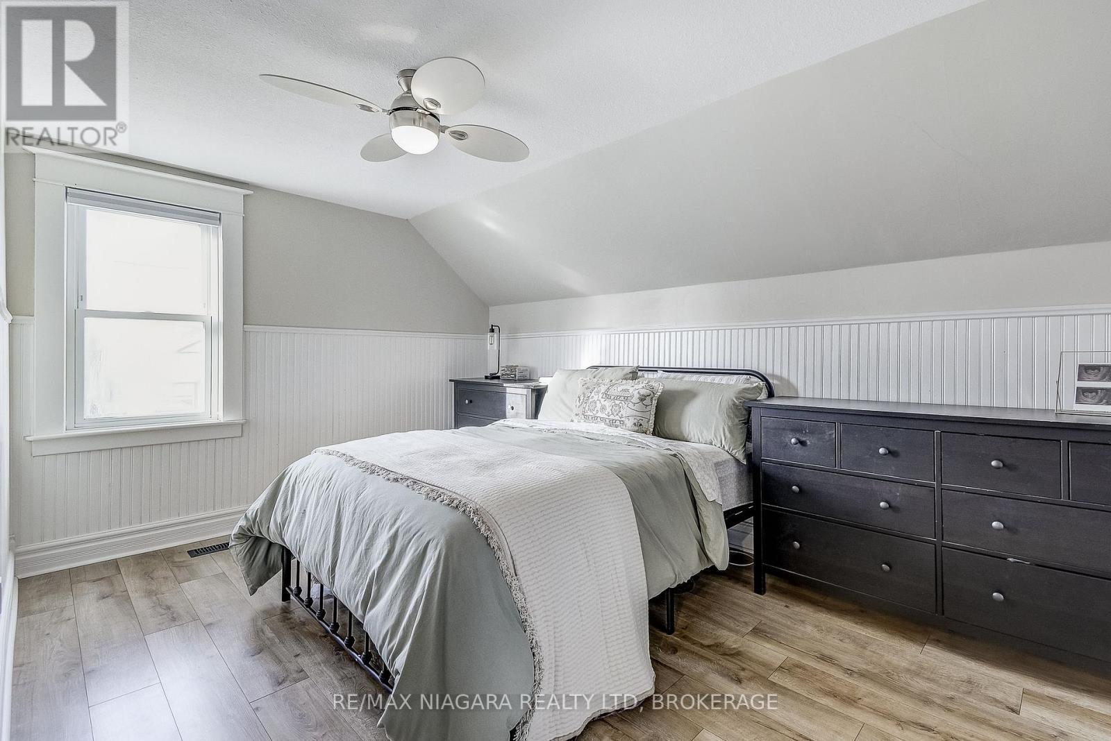 48 Wilton Avenue, Welland (Broadway), ON - Indoor Photo Showing Bedroom