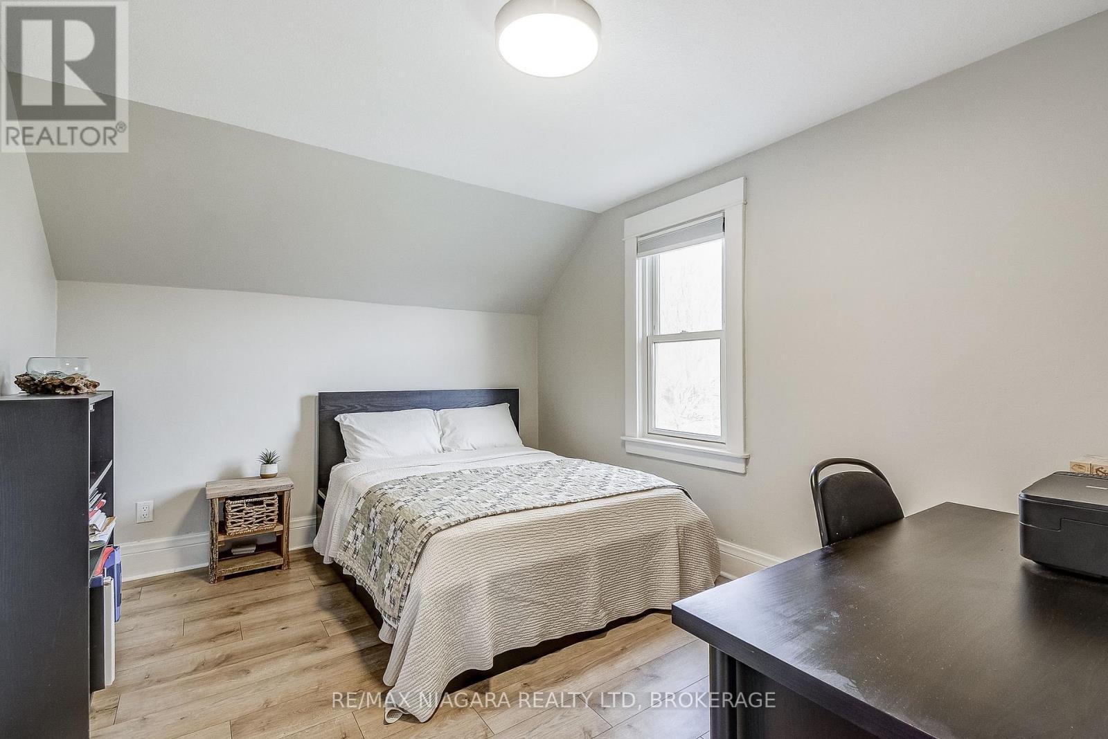 48 Wilton Avenue, Welland (Broadway), ON - Indoor Photo Showing Bedroom