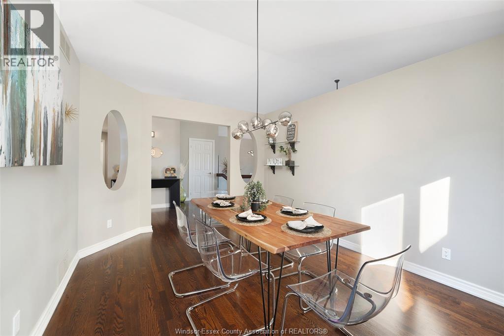 123 Pheasant Run, Lakeshore, ON - Indoor Photo Showing Dining Room