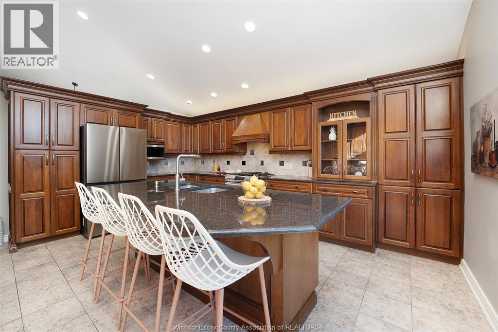 123 Pheasant Run, Lakeshore, ON - Indoor Photo Showing Kitchen With Double Sink