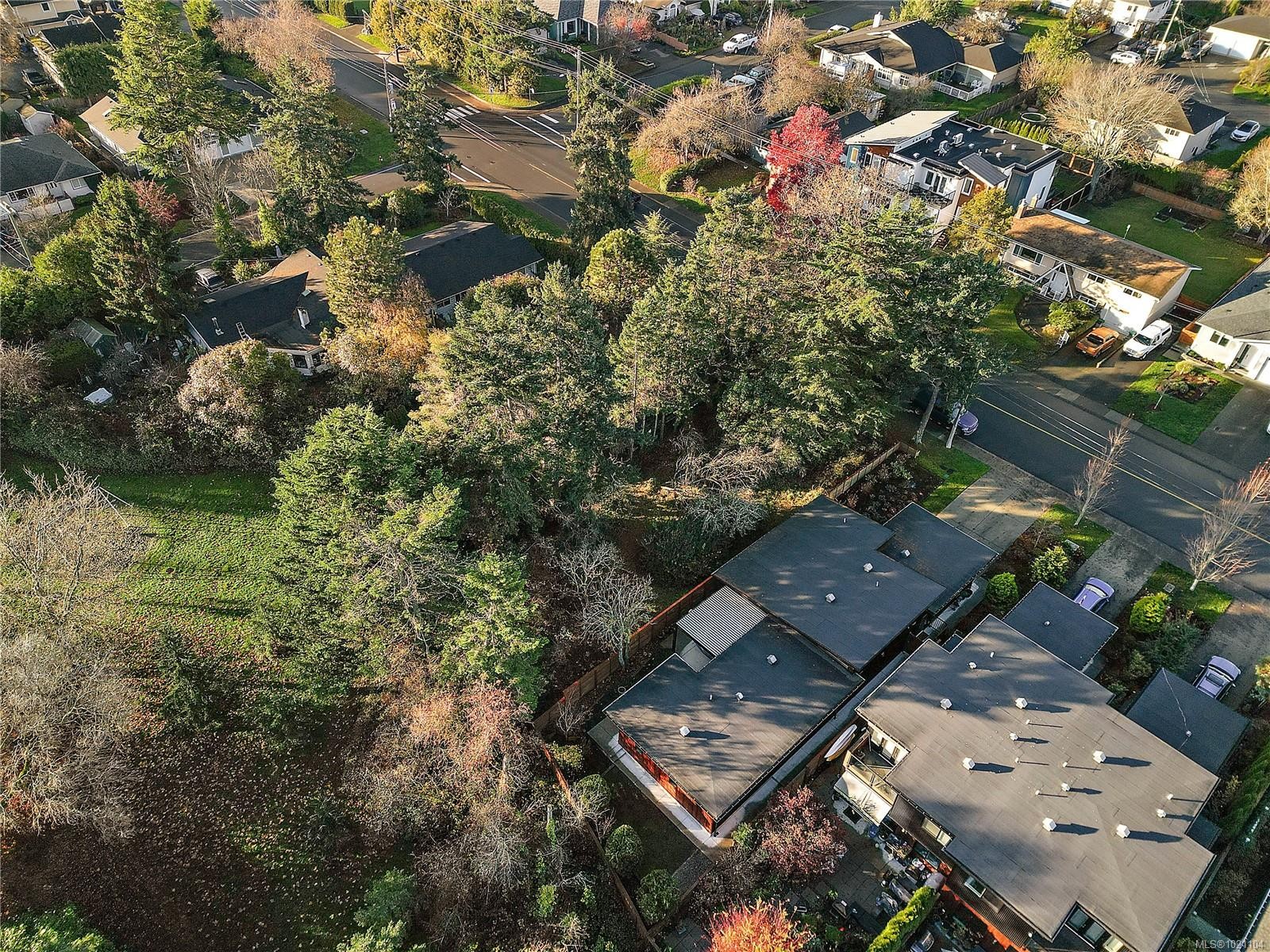 10211 Resthaven Dr, Sidney, BC