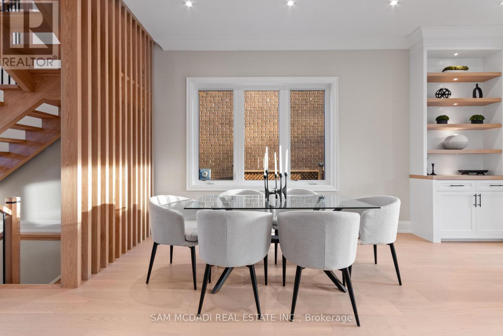 4584 Full Moon Circle, Mississauga, ON - Indoor Photo Showing Dining Room