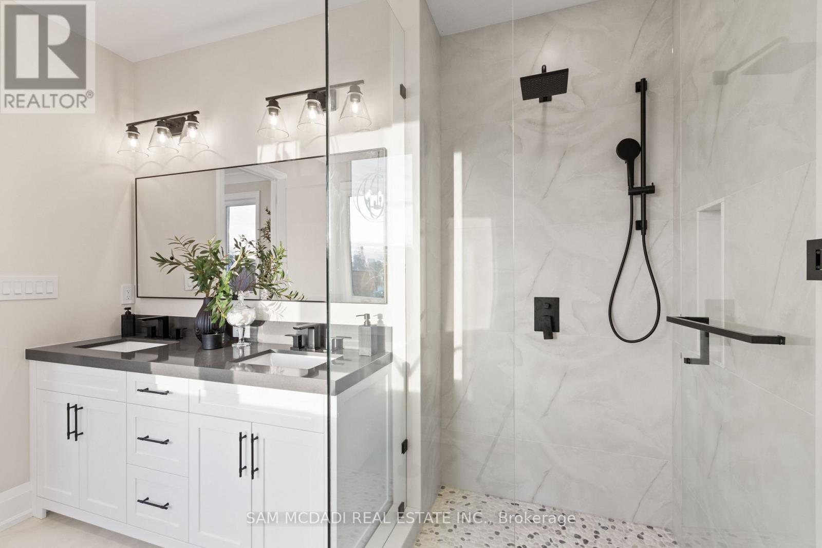 4584 Full Moon Circle, Mississauga, ON - Indoor