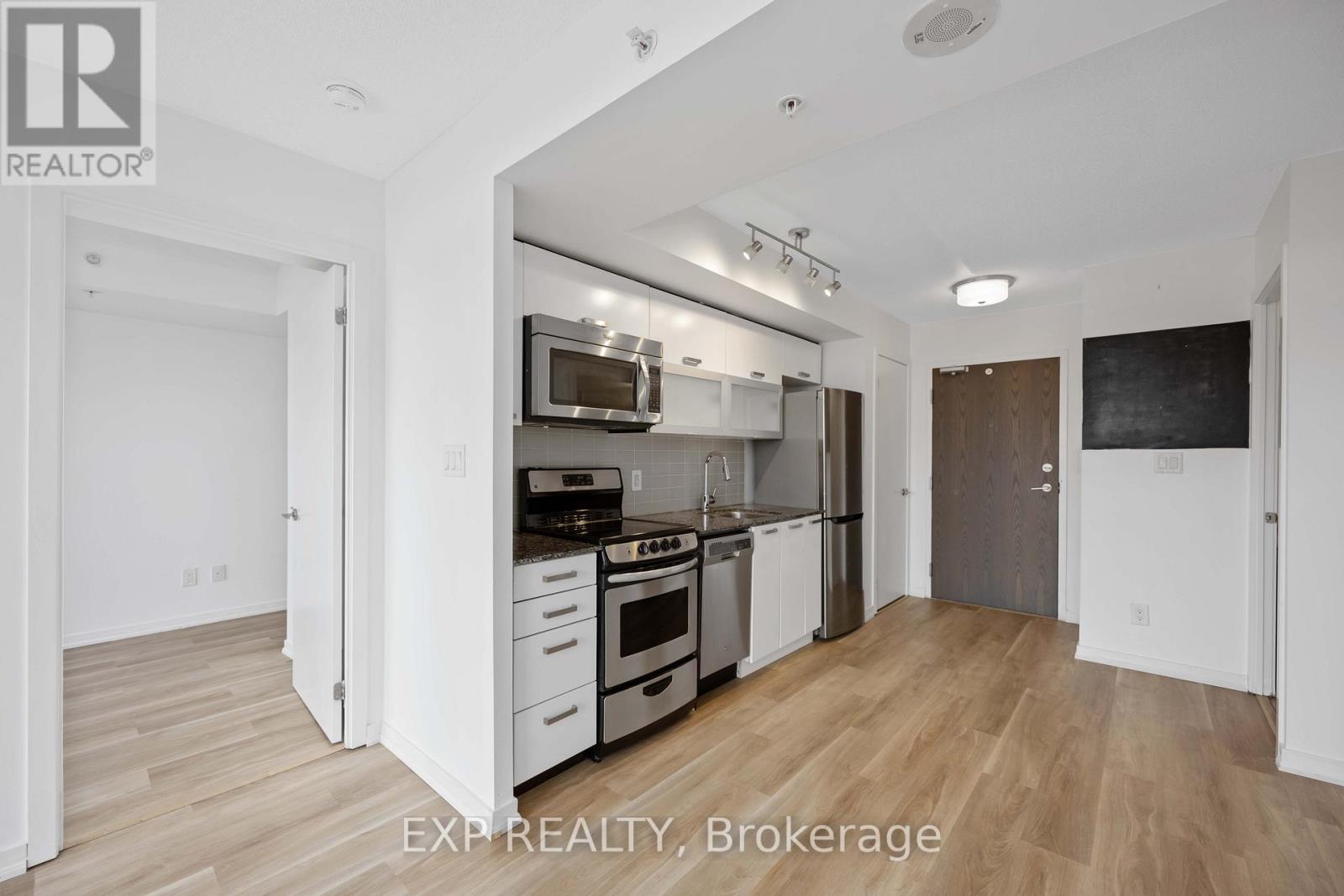 1022 - 68 Abell Street, Toronto, ON - Indoor Photo Showing Kitchen