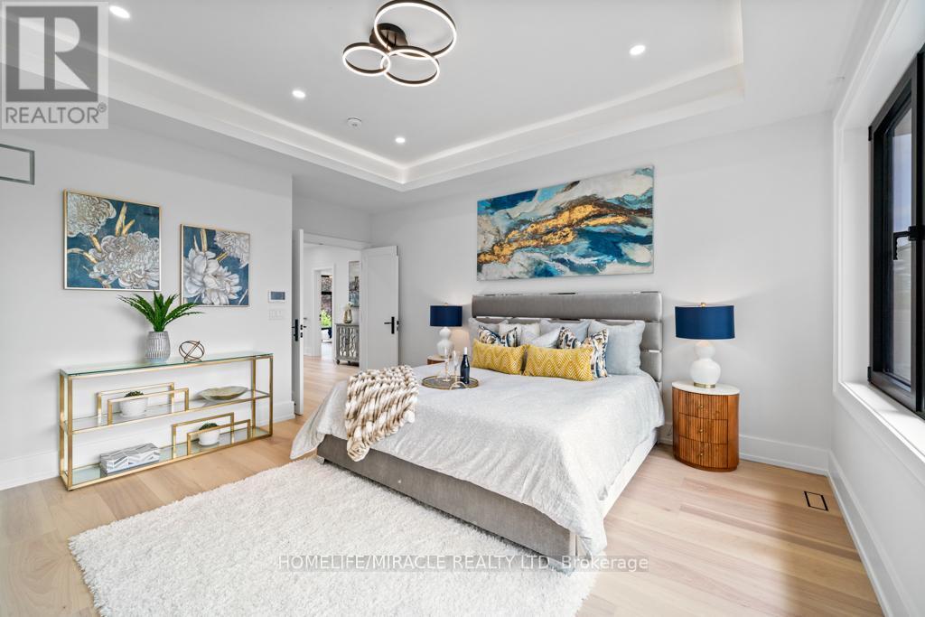 282 Maurice Drive, Oakville, ON - Indoor Photo Showing Bedroom