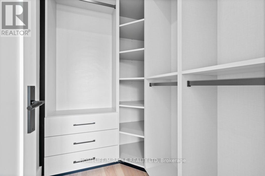 282 Maurice Drive, Oakville, ON - Indoor With Storage