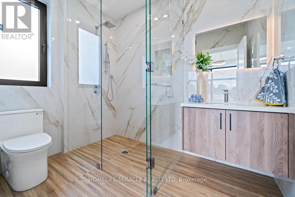 282 Maurice Drive, Oakville, ON - Indoor Photo Showing Bathroom
