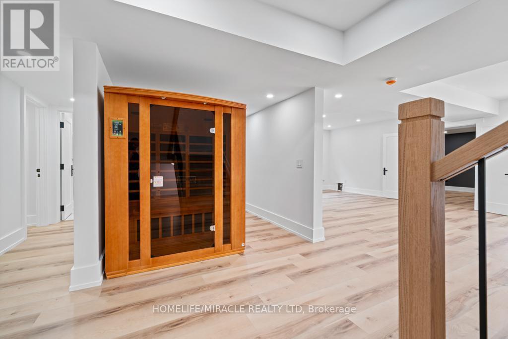 282 Maurice Drive, Oakville, ON - Indoor Photo Showing Other Room