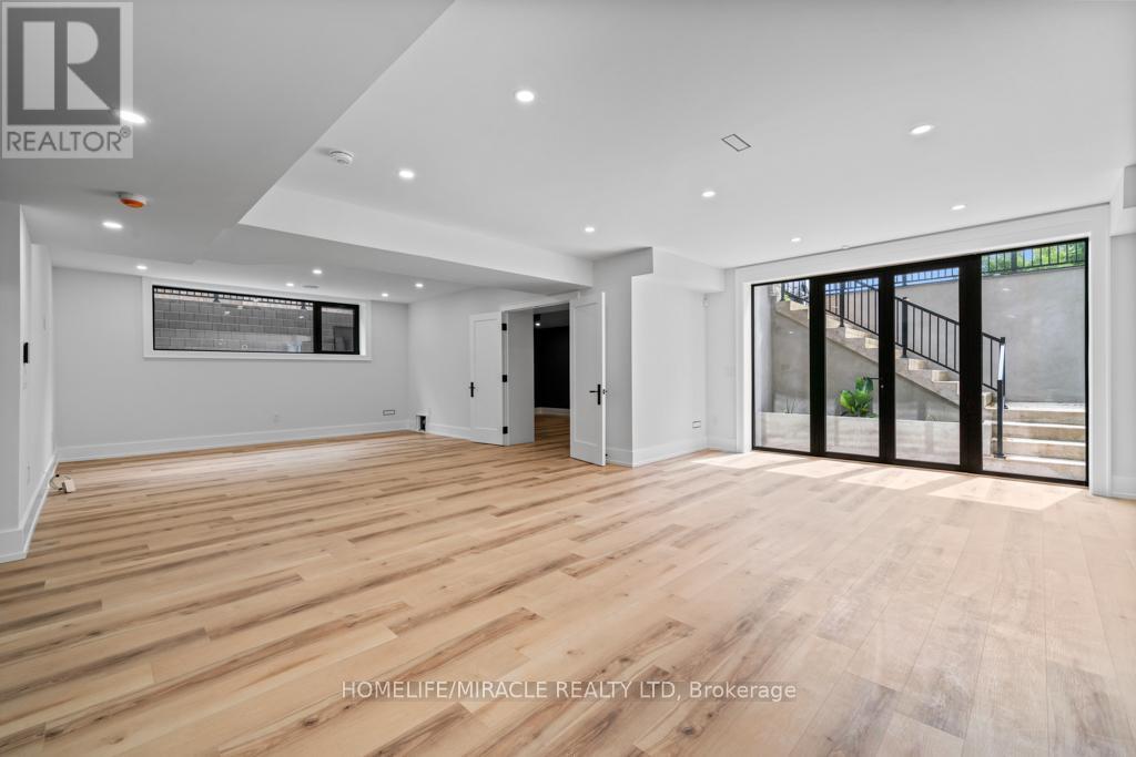 282 Maurice Drive, Oakville, ON - Indoor Photo Showing Other Room