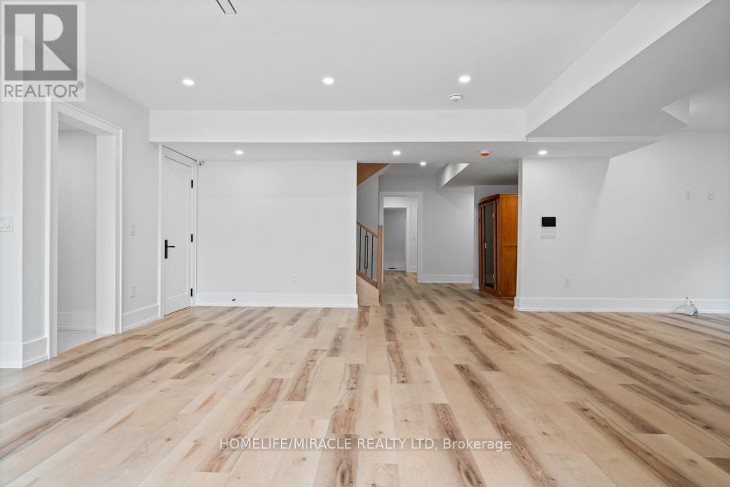 282 Maurice Drive, Oakville, ON - Indoor Photo Showing Other Room