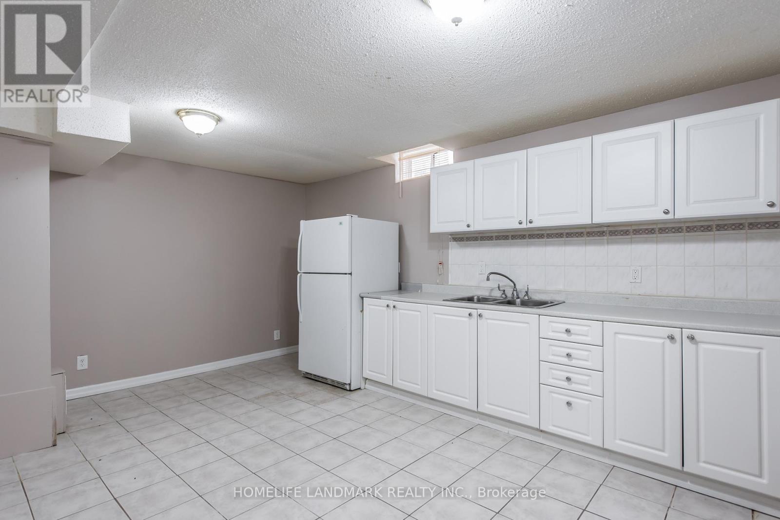 97 Annina Crescent, Markham, ON - Indoor Photo Showing Kitchen With Double Sink