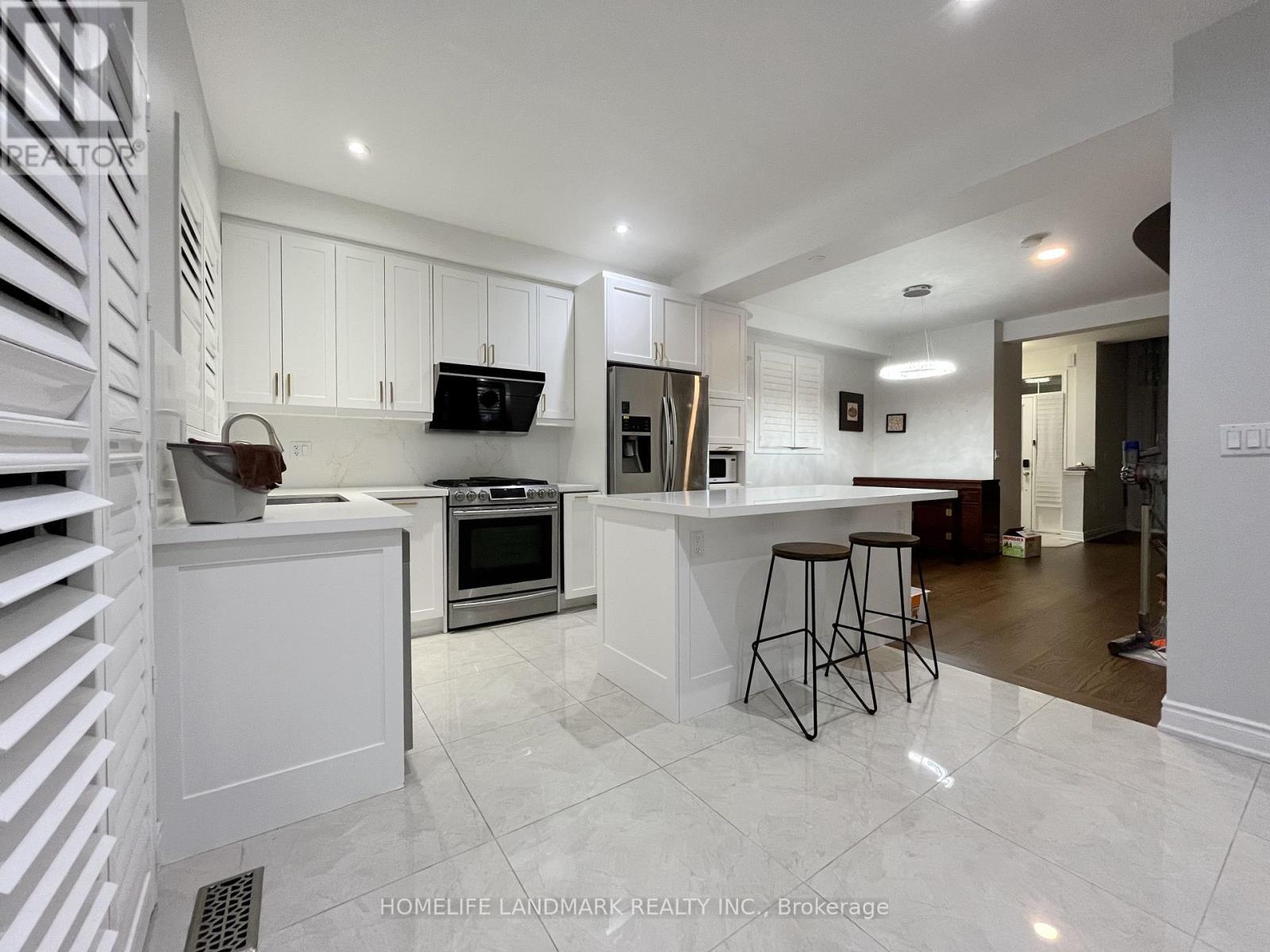 71 Ralph Chalmers Avenue, Markham, ON - Indoor Photo Showing Kitchen